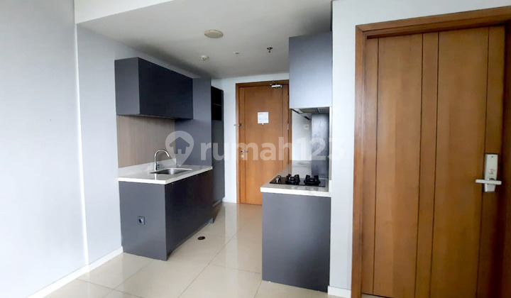 Disewa Apartemen Mewah 2BR Semi Furnish  Baru Dekat Living World 2