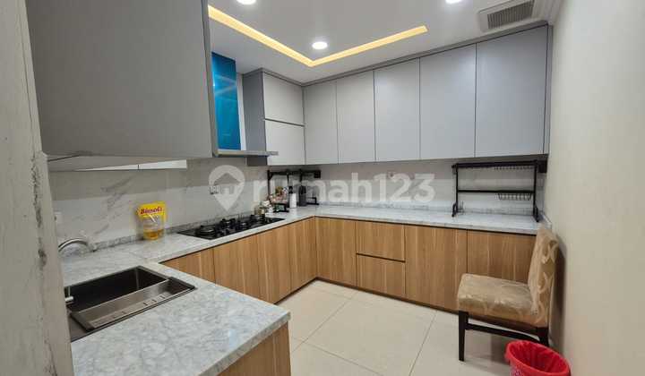 Dijual Rumah Siap Huni Full Furnish SHM Bagus di Jakarta Barat 2