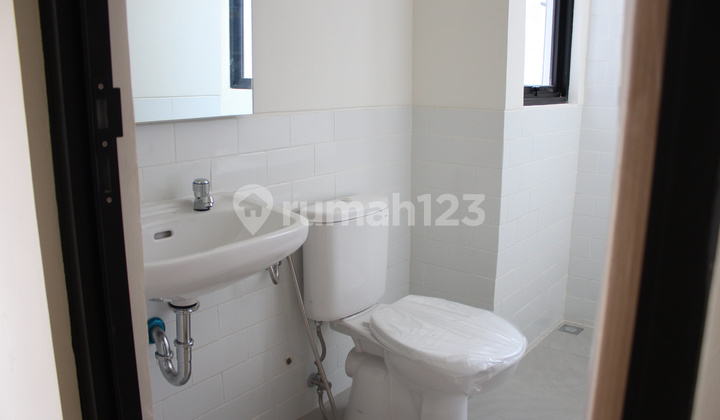 Disewa Rumah Semi Furnish 2 Lantai Bagus Cendana Clov'r Lk Uara 2