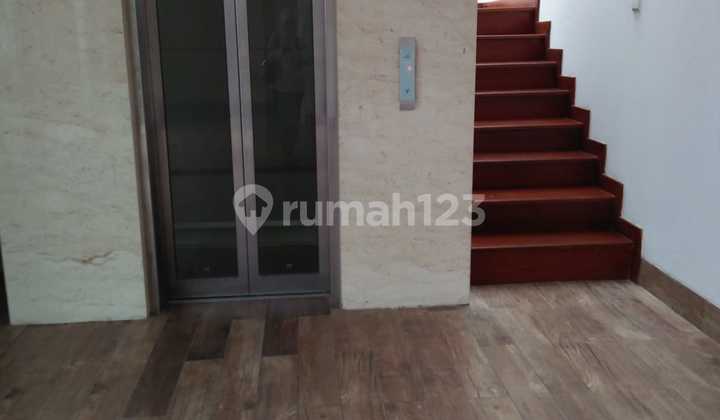 Disewakan rumah mewah di kebayoran baru jakarta  12