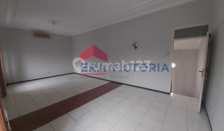 Rumah sewa, siap huni, keamanan 24 jam, jalan lebar 8