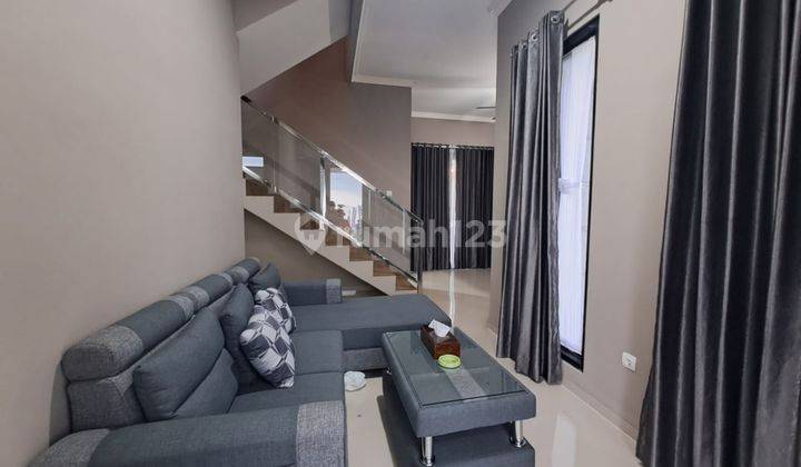 Rumah villa jual, baru, pool, udara sejuk, di jalan arteri batu 2