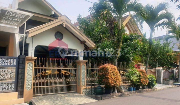 House for Sale, Ready to Move In, Strategic Location near Ub Kuliner Suhat.