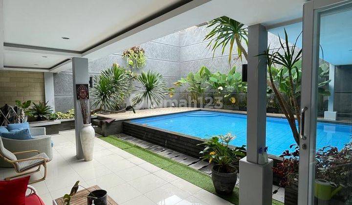 Dijual Rumah Mewah Elegan Terawat Ada Kolam Renangnya di Bintaro 1