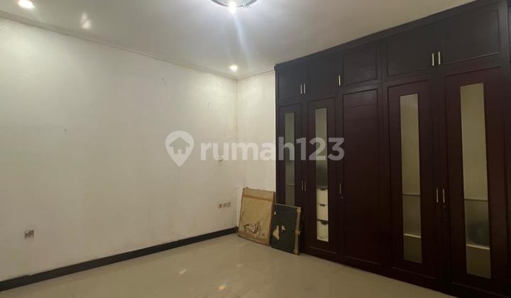 Dijual Rumah 2 Lantai Siap Huni di Senayan, Bintaro Jaya, Tangerang Selatan 2