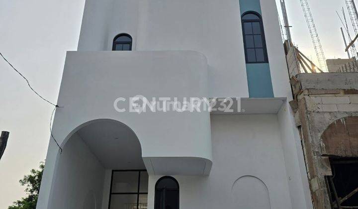 Rumah Baru Little Santorini Meruya 1