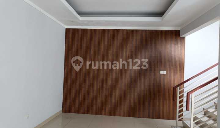For Rent Ready-to-Occupy House in Kebayoran Bintaro, South Tangerang