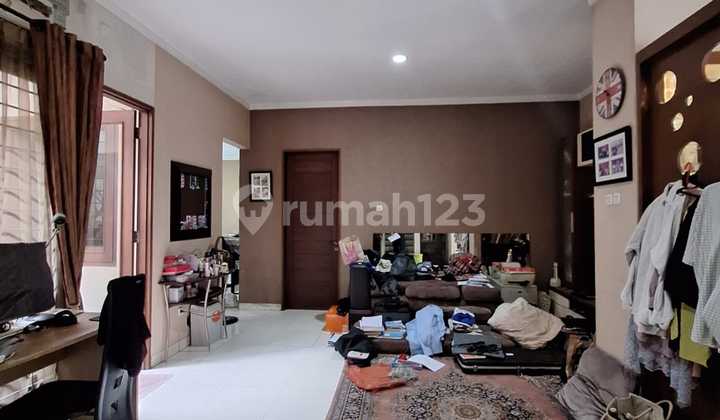 DIJUAL Rumah Homey Perlu Renovasi, Harga Menarik di Emerald Bintaro Jaya, Tangerang Selatan