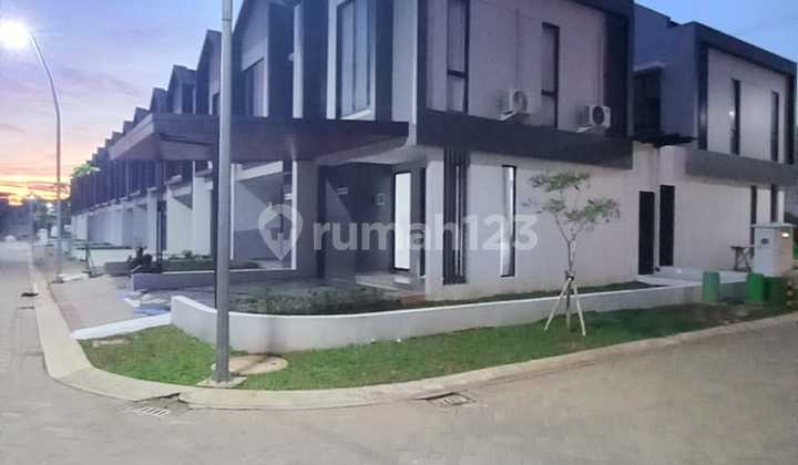 Brand New, Nice, Comfortable, Tidy, Ready-to-Occupy House in Kebayoran Bintaro, South Tangerang (Immediate) Brand New, Nice, Comfortable, Tidy, Ready-to-Occupy House in Kebayoran Bintaro, South Tangerang (Immediate)