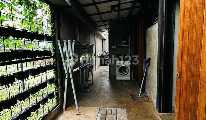 Kondisi Bagus! Rumah Cantik 2 Lantai Lokasi Premium Siap Huni Emerald Bintaro Tangerang Selatan (Im) 2