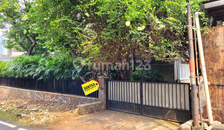 Dijual Rumah dengan Lahan Luas Minimalis Lokasi Strategis di Kebayoran Baru Jakarta Selatan (Im)