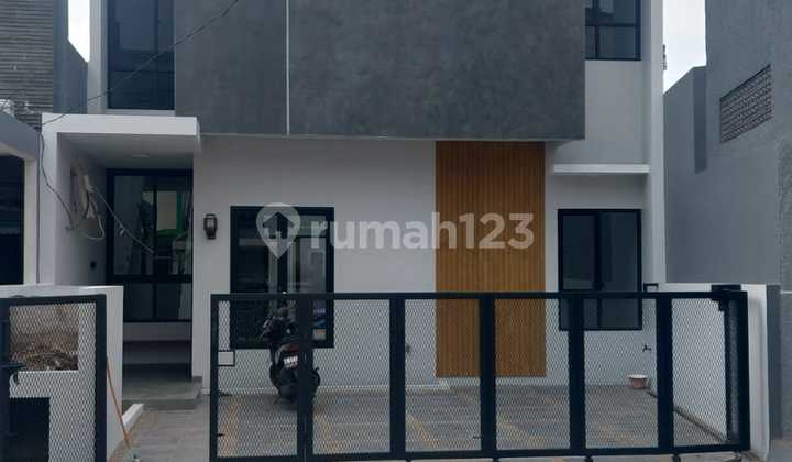 Modern Design! Nice 2-Story Home, Cozy, Easy Access, Ready to Occupy in Bintaro Sector 3A (Im) 2