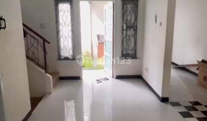 Dijual Cepat Rumah Bagus 2 Lantai Lt 119 Lb 90 di Kota Wisata 1