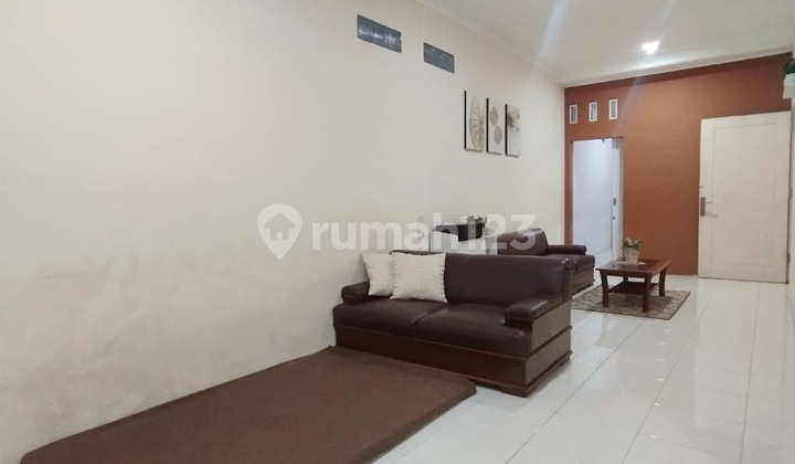 Cibubur Country house, good condition, tidy, ready to occupy, land area 90, building area 80, affordable. 2