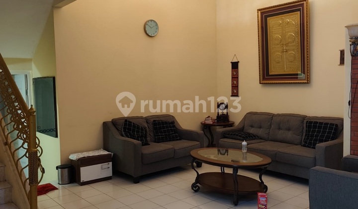 A ready-to-live, neat 2-story magnificent house, land area 300, building area 400, in Kota Wisata.