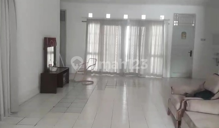 Rumah Bagus Unfurnished SHM Sektor 3 - Bintaro, Tangerang Selatan 2