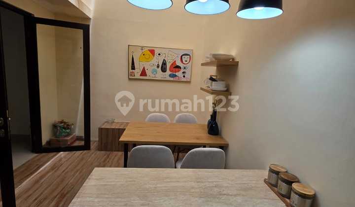 Rumah, 2 Lantai, SHM