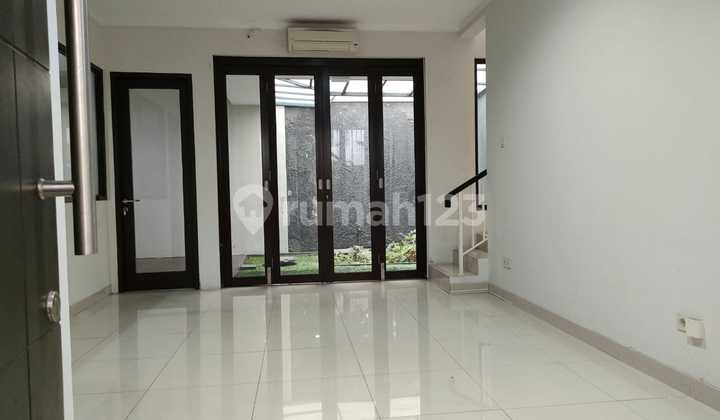 Ready to Occupancy, House, 2 Floors, Freehold Title Ready to Occupancy, House, 2 Floors, Freehold Title