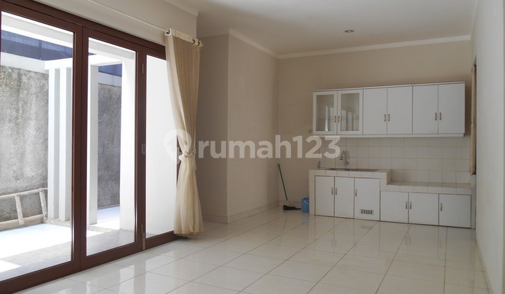 Rumah, 2 Lantai, SHM, bisa KPR