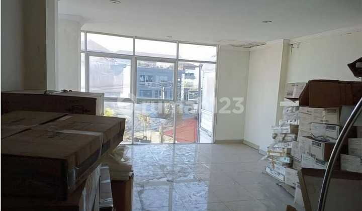 Linked Warehouse at Mas Airport - Includes Office