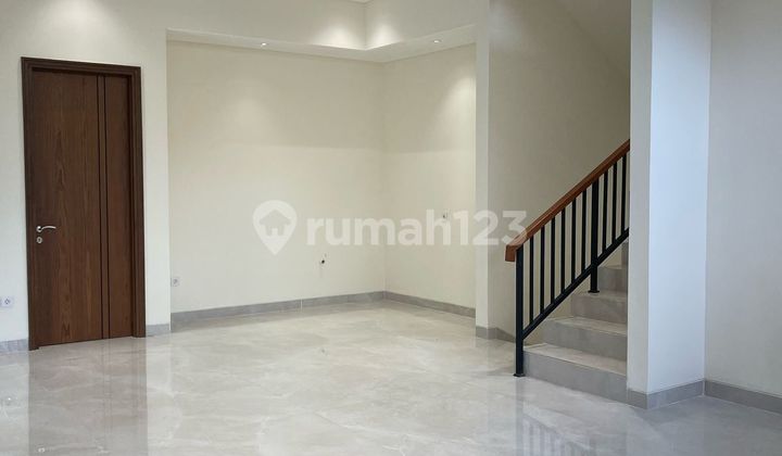 Two-Story House in Verdant Ville, Gading Serpong