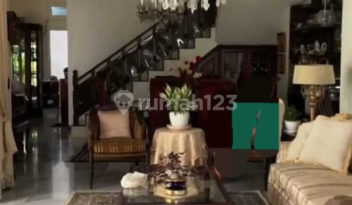 Rumah Mewah di Kawasan Elite Pondok Indah - Halaman Luas
