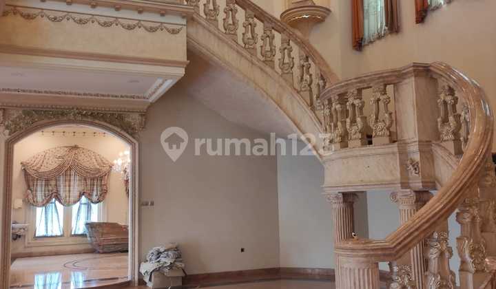 Classic Luxury House in Artha Gading Villa - Corner Position Classic Luxury House in Artha Gading Villa - Corner Position