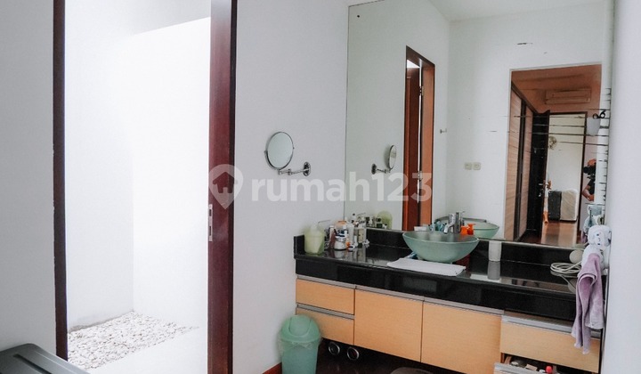 Minimalis Tropical! Rumah di Kelapa Gading - 220 m2 2
