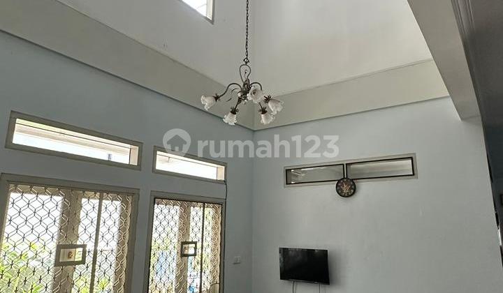 Rumah di Jatinegara Barat - High Ceiling