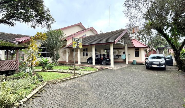 Villa in Cipanas, Puncak - Ample Parking