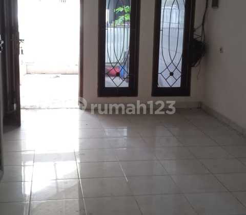 Rumah di Kelapa Kopyor Barat - Rapi Bersih, Jalan Lebar 2 Mobil