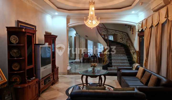 Rumah 2.5 Lantai Furnished di Rawamangun - Jalanan Lebar