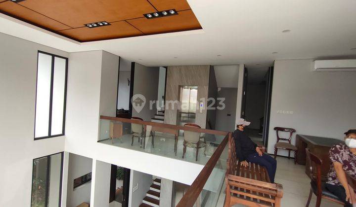 3 Lantai, Luas Tanah 320 m2, Semi Furnished, Pulo Nangka, Rumah di Pulomas, Jakarta Timur 2