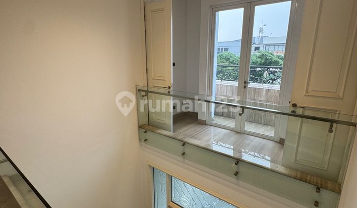 Rumah Mewah 3 Lantai di Artha Gading Villa, Kelapa Gading 2