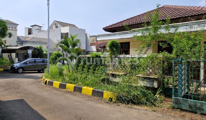 1.5-Story Corner House in Interon Kebon Jeruk 2