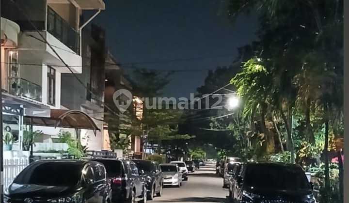 Di Bawah NJOP! Rumah 2.5 Lantai di Janur Elok, Kelapa Gading Di Bawah NJOP! Rumah 2.5 Lantai di Janur Elok, Kelapa Gading
