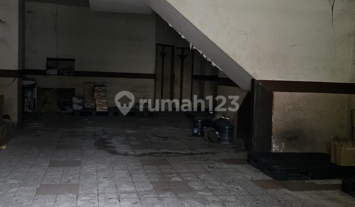 4.5-Storey Ruko for Sale Cheap in Krekot Bunder, Central Jakarta 2