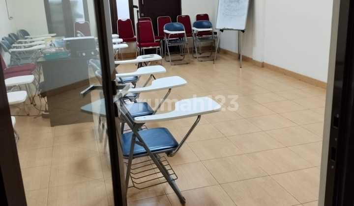 Ruko Boulevard Kelapa Gading Rapi 3,5 Lantai Siap Pakai Ruko Boulevard Kelapa Gading Rapi 3,5 Lantai Siap Pakai