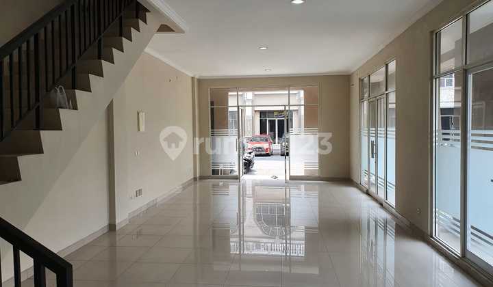 3-Story Cipondoh Shophouse Plus Super Neat Ready to Occupy Tangerang 1