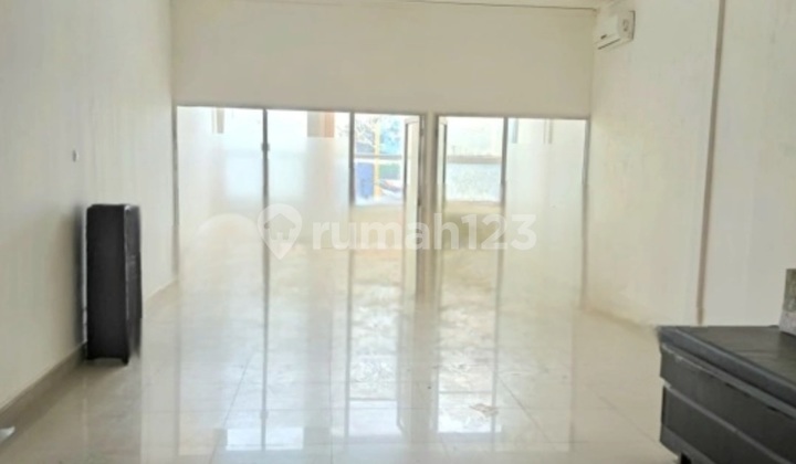 Burangrang Strategic Shop House Suitable for Business 3 Floors Bandung 2