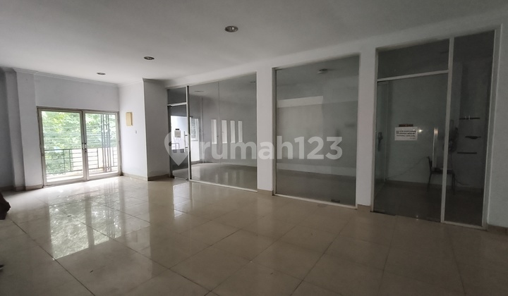 Rumah Pinggir Jalan Raya, Jual Cepat! 2