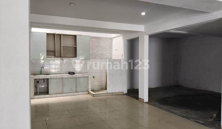 Rumah Pinggir Jalan Raya, Jual Cepat! Rumah Pinggir Jalan Raya, Jual Cepat!