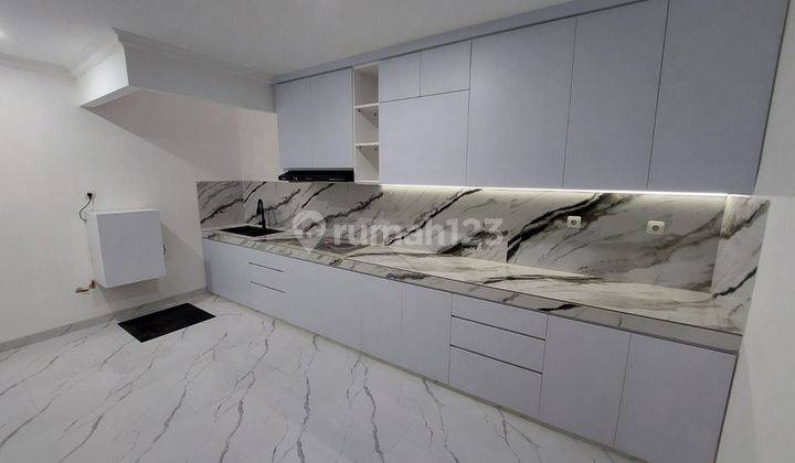 40 Juta Per Meter, Gading Kirana, Ada Kitchen Set, Luas Tanah 187m², Rumah Di Kelapa Gading 2