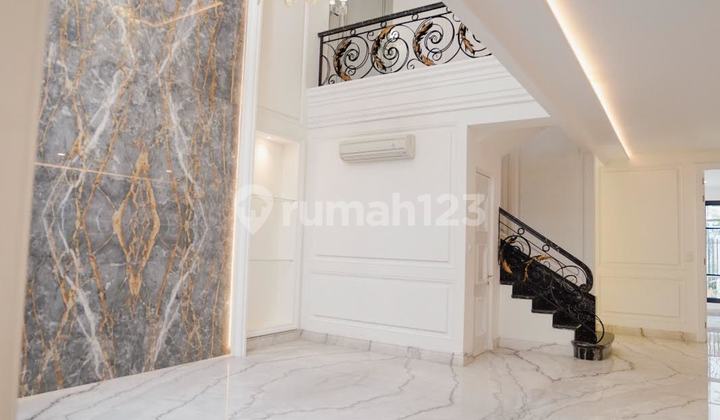 Rumah Mewah di Kelapa Gading, Luas Tanah 312 M², Model American Classic