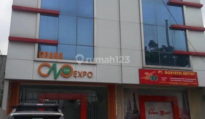 Lokasi Jalan Utama, Lokasi Ramai, Luas Tanah 121m², Ruko di Duren Sawit 1