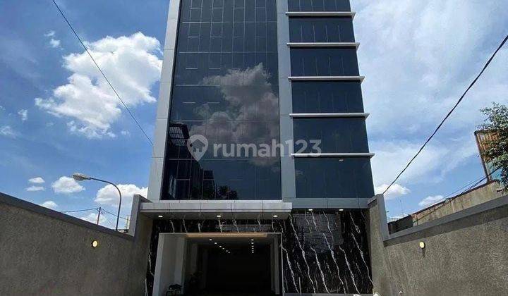 Parkiran Bisa 12 Mobil Gedung Kantor 5 Lantai di Cawang 1