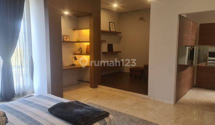 Dekat Mall Artha Gading, Partially Furnished Siap Huni, Bebas Banjir, Rumah di Kelapa Gading 2