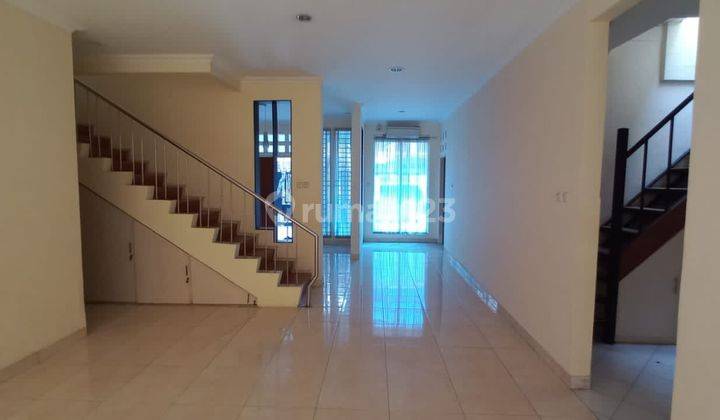 2 Lantai, Bebas Banjir, Luas Tanah 187m², Rumah di Kelapa Gading 2