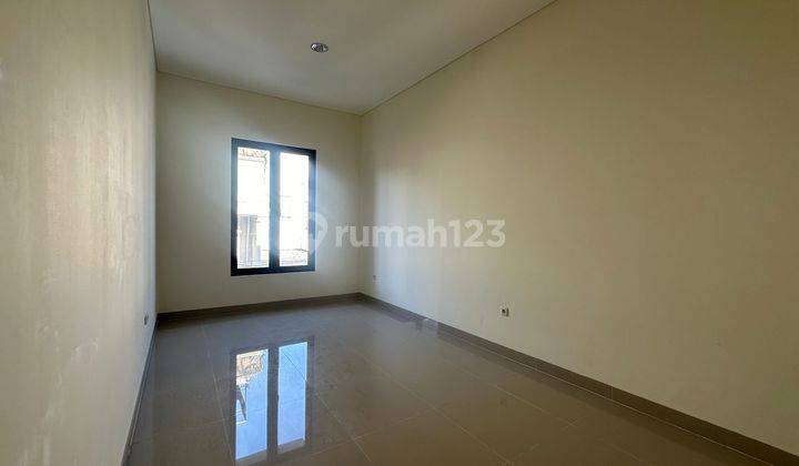 2 Lantai, Ceiling Sudah Tinggi, 3 Kamar Tidur + 1 Kamar Art, Rumah di Kelapa Gading 1