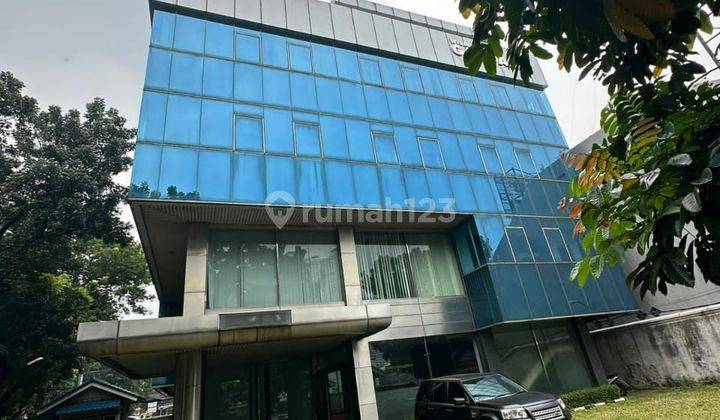 4 Lantai, Lokasi Jalan Utama, Luas Tanah 896 M², Gedung di Gandaria 1